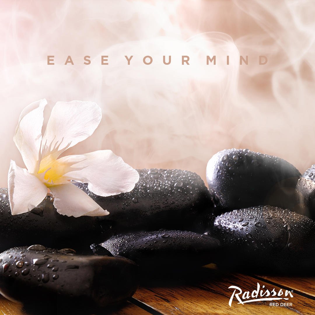 Slow down at our hotel's steam room! Life can get busy - it's our job to help you relax! Regardless of what brings you to Alberta, we will make it easy to decompress with our amenities!