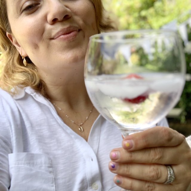 Let us all raise a glass to #nationalginday. Tell us your tips for the perfect G&amp;T in the comments below (cc: <a href="/NeaveVickie/">INPOLife</a>) bit.ly/2wADuEL