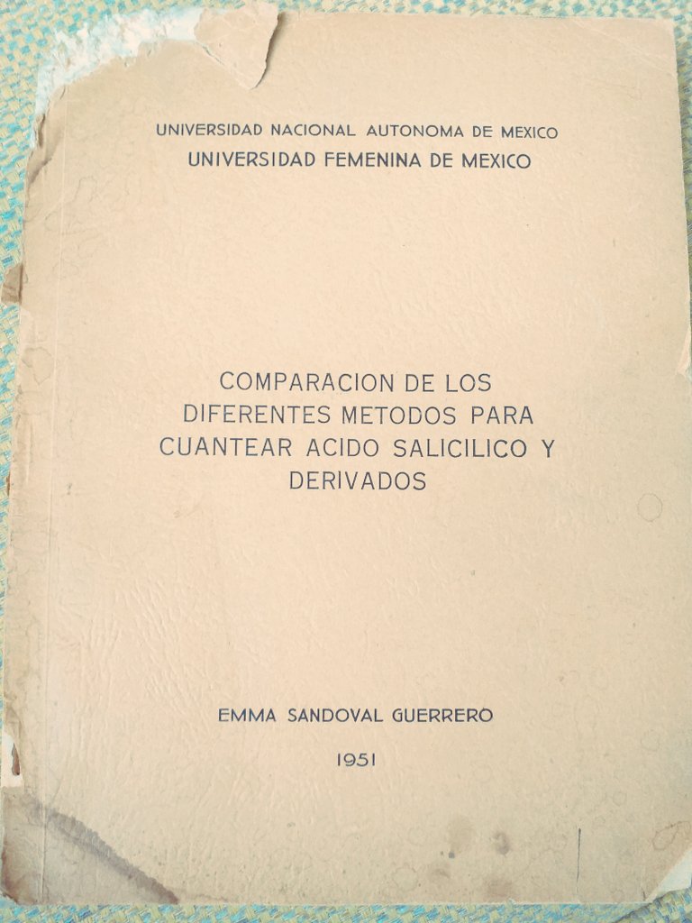 Hoy vi por primera vez la tesis que hizo mi abuelita al graduarse de la lic en química farmacéutica 💕👵💕