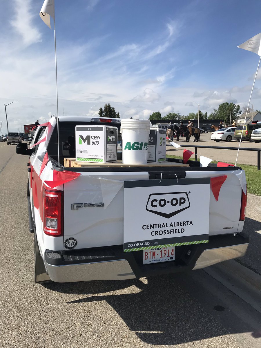 Kyle81Fox's tweet photo. Annual #peteknightdays parade. Sunny shine and candy. @centralabcoop. https://t.co/6Qb3L6zNz4