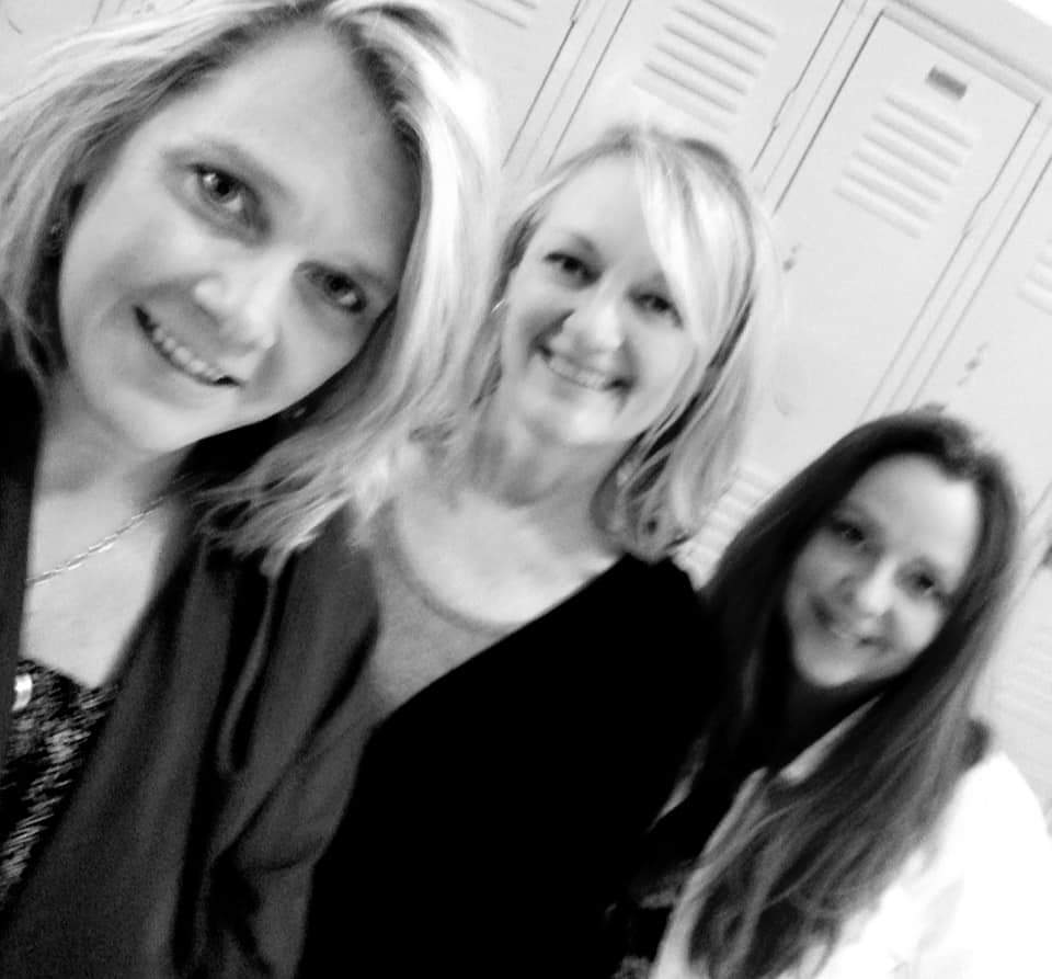 kimdf89's tweet photo. Blessed to have so many good friends.  Some of you have been around a little longer and still you put up with me 😘 #HighSchool #Roomies #TigerMoms #BestFriends4Ever #YouKnowTooMuch https://t.co/aMsofNsw4a