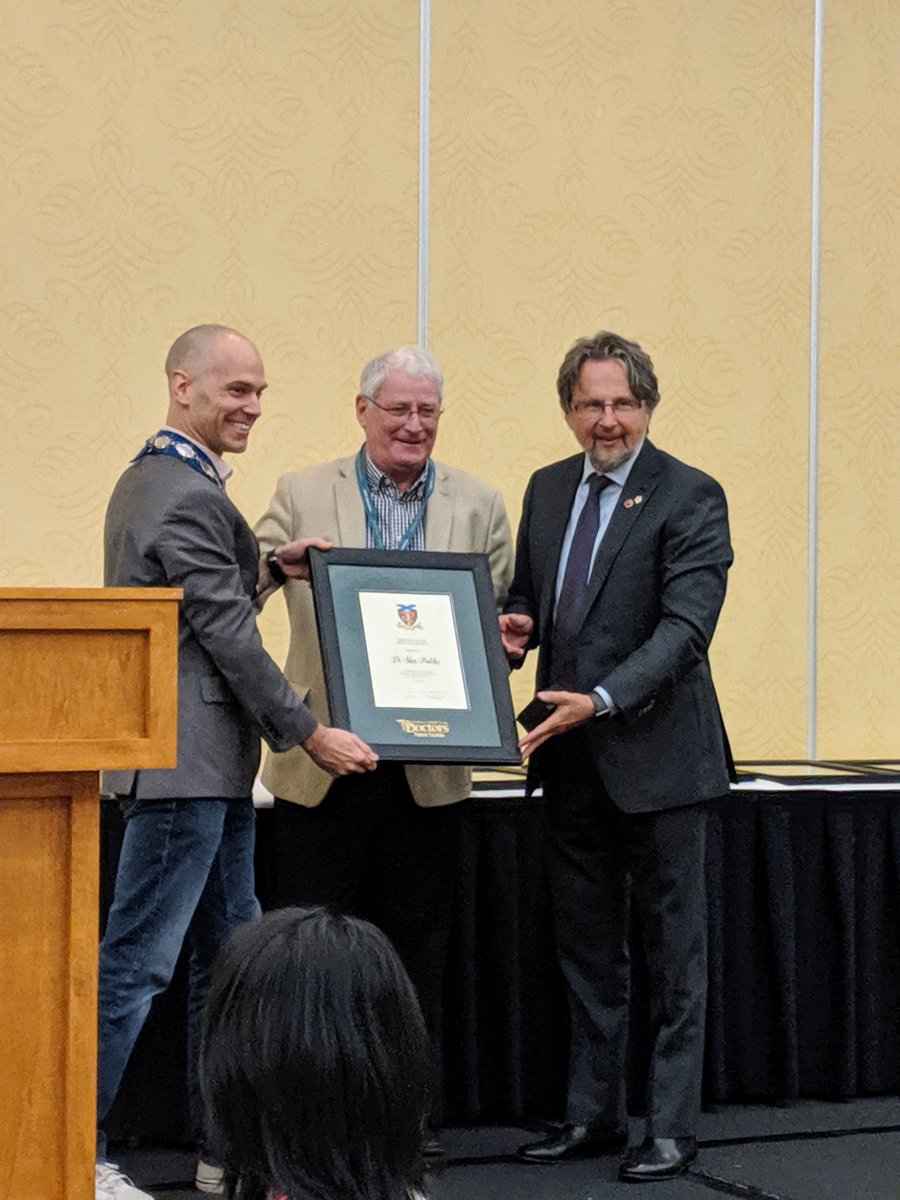 Doctors_NS's tweet photo. Psychiatrist @StanKutcher receives the Distinguished Service Award for his contributions to the treatment and understanding of adolescent mental illness. A clinician, researcher &amp; educator, he’s helped bridge areas that sit as silos within medicine. #DNSAGM2019 https://t.co/yg4EPPLJFw