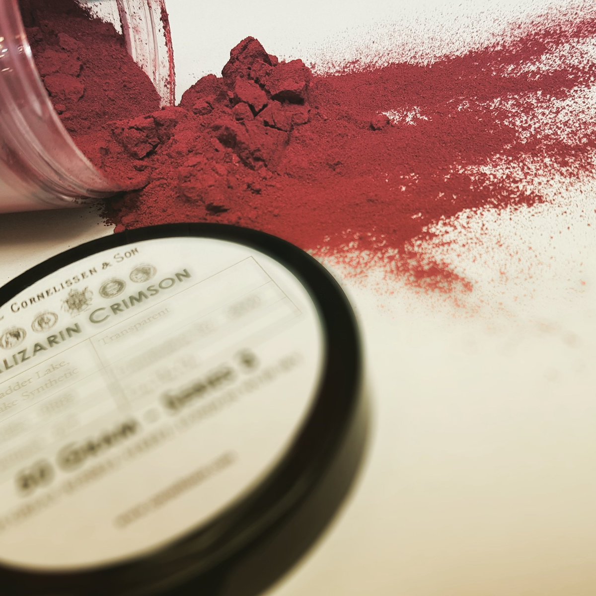 LDNArtShop's tweet photo. Hope everyone's enjoying their weekend!. Come visit us to check out our collection of beautiful #pigments, this picture featuring the moody colour of #alizarincrimson 😃

#thelondonartshop #artshop #londons #colours #colourful #londonshop #painting #londonpainters #artists #red https://t.co/g6i8prCvcf