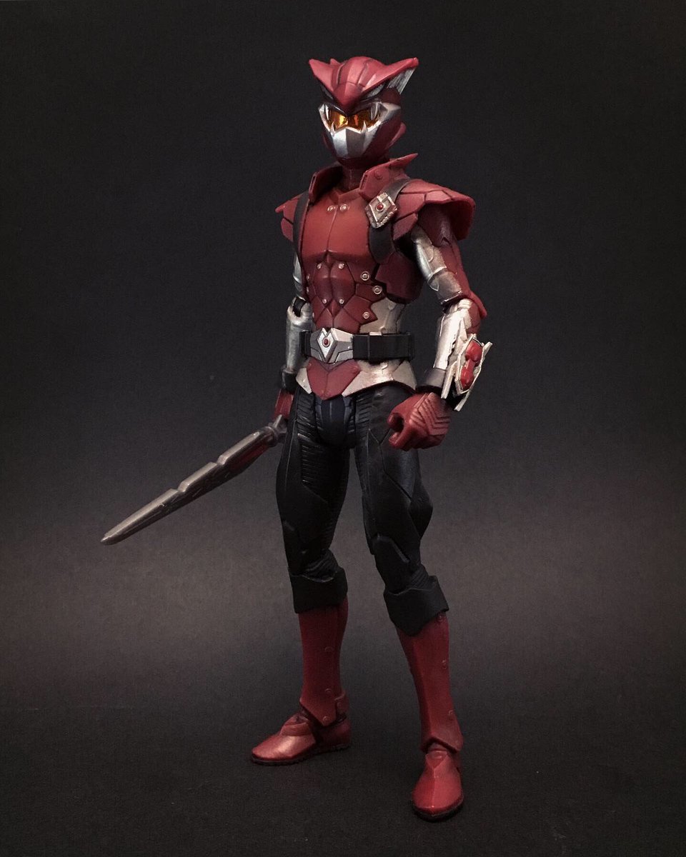 パワーレンジャー版ゴーバスターズのダークバスターのフィギュアをてに