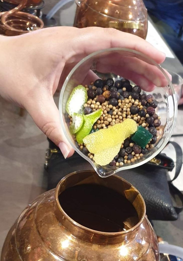 DiscoverhistPH's tweet image. Today is #WorldGinDay,and we take research seriously.This evening we visited our local distillery to learn about #GinMaking.One of our popular talks,is the History of Gin. Book your #Gin #historytalk today @worcsfedwi #WorcestershireHour @bbchw @worcesternews #talks #PistonGin