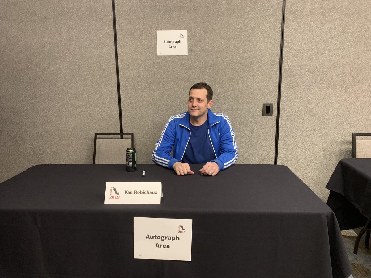 VanTheBrand's tweet image. Doing a signing at the #BugCon2019 autograph area.