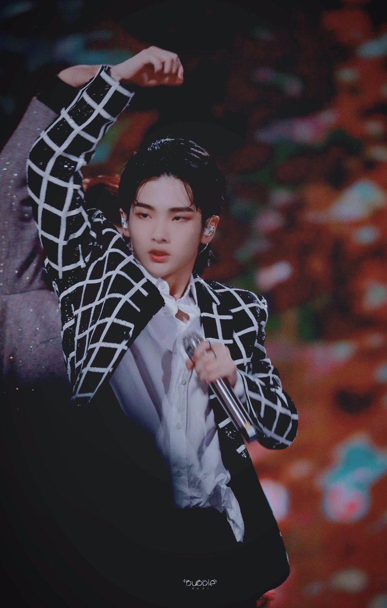 zhouarchives's tweet photo. pics from tonight ✨

cr. Bubble_0621周震南个站

#zhouzhennan #zhennan #周震南 #南南 https://t.co/LEqghvzjmA
