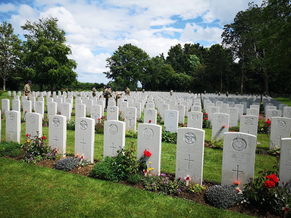 WooltonAirCadet's tweet photo. Today we laid 1000 crosses at the British Military Cemetery at Hermanville #whatwedo #DDay75 #respectforveterans #rememberance #aircadets https://t.co/L974dMdpyz