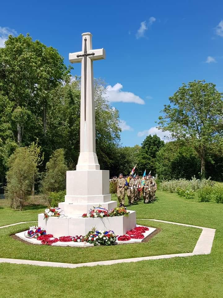 WooltonAirCadet's tweet photo. Today we laid 1000 crosses at the British Military Cemetery at Hermanville #whatwedo #DDay75 #respectforveterans #rememberance #aircadets https://t.co/L974dMdpyz