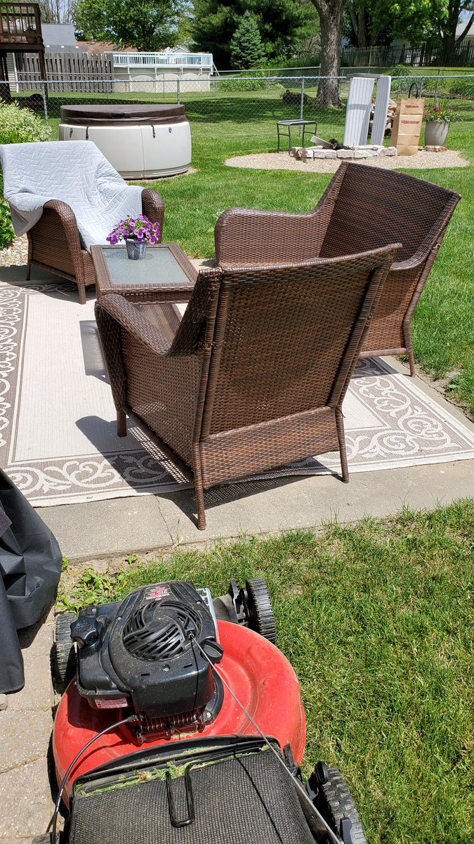 TylerShoemaker's tweet photo. "Life is all about risk and trust". #newvictim? #tylersmowingadventures #rug https://t.co/3Qymsa6GRa