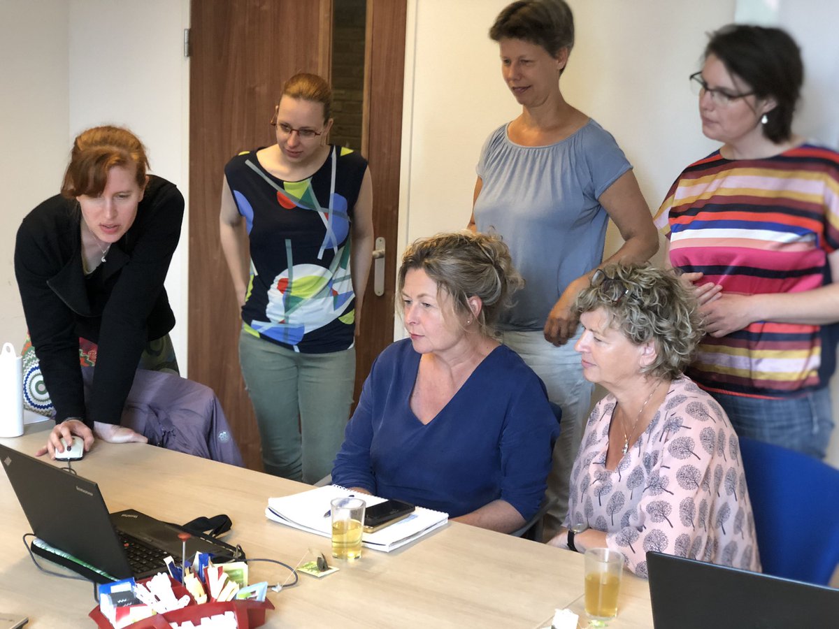 Paula Sterkenburg (@paulasst) on Twitter photo Klankbordgroep van professionals <a href="/Bartimeusnieuws/">Stichting Bartiméus</a> <a href="/Ons2eThuis/">Ons Tweede Thuis</a> <a href="/sHeerenLoo/">'s Heeren Loo</a> <a href="/TUeindhoven/">TU Eindhoven</a> <a href="/VU_FGB/">VU Faculteit der Gedrags- & Bewegingswetenschappen</a> <a href="/BenSajetcentrum/">Ben Sajetcentrum</a> & @ikgaemb denken actief me. Presentatie van de eerste vormgeving van de “EMB pijn App’ van Helen Korving. <a href="/ZonMw/">ZonMw</a> project. Volgende week voorzegging aan het ouderpanel Klankbordgroep van professionals <a href="/Bartimeusnieuws/">Stichting Bartiméus</a> <a href="/Ons2eThuis/">Ons Tweede Thuis</a> <a href="/sHeerenLoo/">'s Heeren Loo</a> <a href="/TUeindhoven/">TU Eindhoven</a> <a href="/VU_FGB/">VU Faculteit der Gedrags- & Bewegingswetenschappen</a> <a href="/BenSajetcentrum/">Ben Sajetcentrum</a> & @ikgaemb denken actief me. Presentatie van de eerste vormgeving van de “EMB pijn App’ van Helen Korving. <a href="/ZonMw/">ZonMw</a> project. Volgende week voorzegging aan het ouderpanel