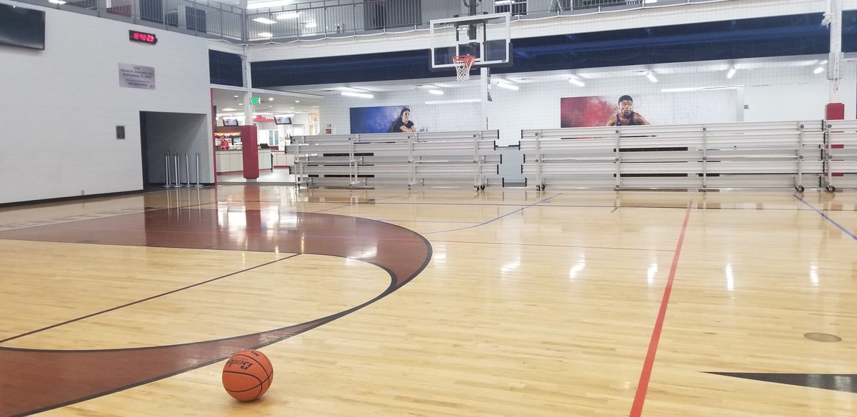Stars_Tidd's tweet image. Ol Coach working on my cross over before practice....😎🏀
#killercrossover @alleniverson #theanswer #wetalkingaboutpractice