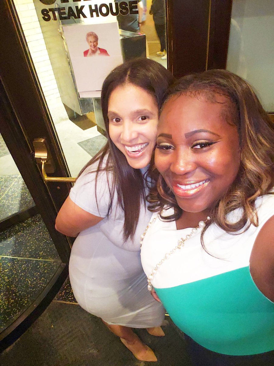 MsToya1913's tweet image. Fun times with those Chi-town Divas at @RuthsChris happy hour. 
#Chapter43 🎉
#birthdaybehavior 🎂
#aboutlastnight 🍾🍷🍸🍹