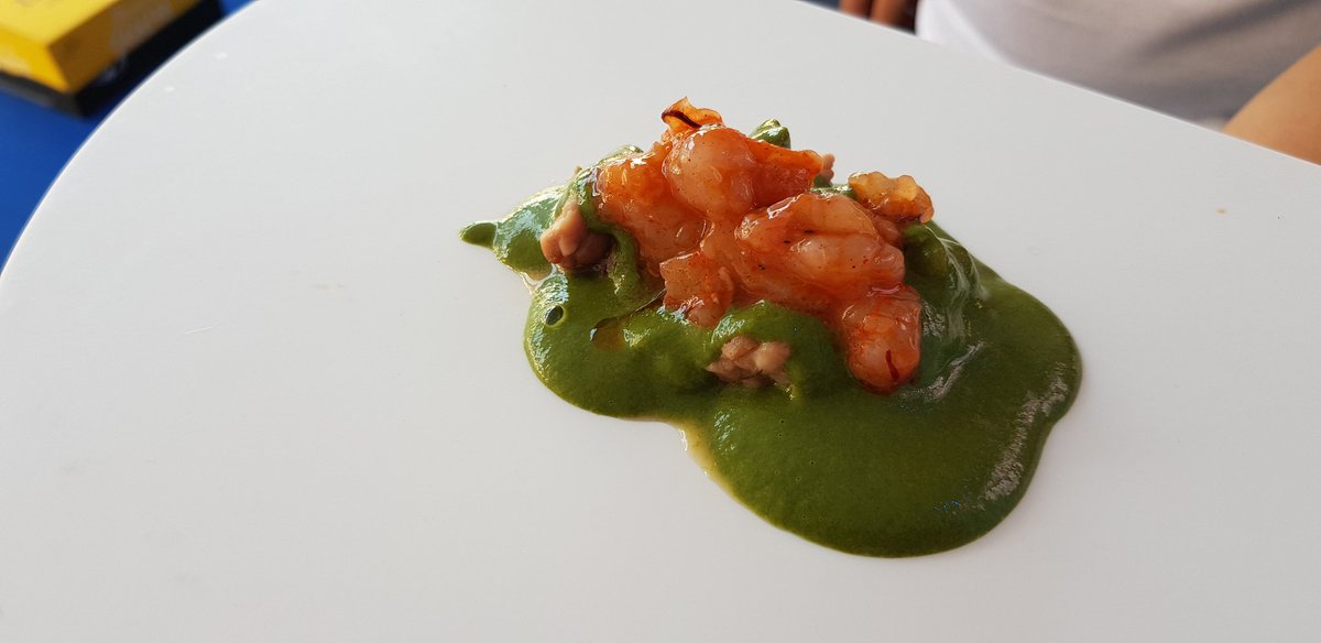 Un aroma que eleva... Alex Milla de <a href="/Tulear7/">Tuléar</a> nos ha hecho volar hasta la tierra de Jaén con platos como este... 💚

#MGF19 #JaenSeleccion #showcooking #cocinaendirecto