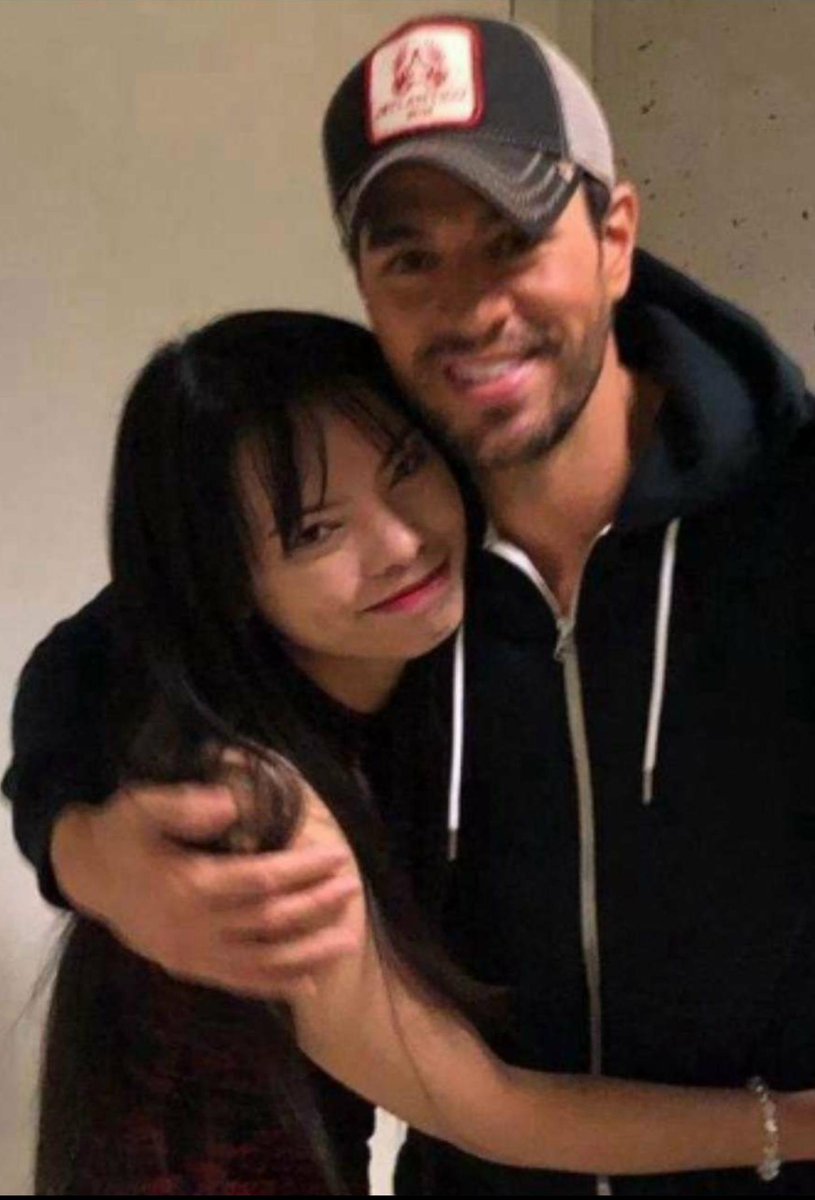 Aelly_Jelly's tweet photo. @enriqueiglesias My FOREVER LOVE, ANGEL, ROLE MODEL, HERO. You are such a sweetheart. The UK is calling for you please come back soon! Mexico is so lucky to have you so often ππMiss U way too much #enriqueiglesias #imissyou #cutedaddy #my #everything #fanforlife β€ππππ https://t.co/1pBLNSA3fF