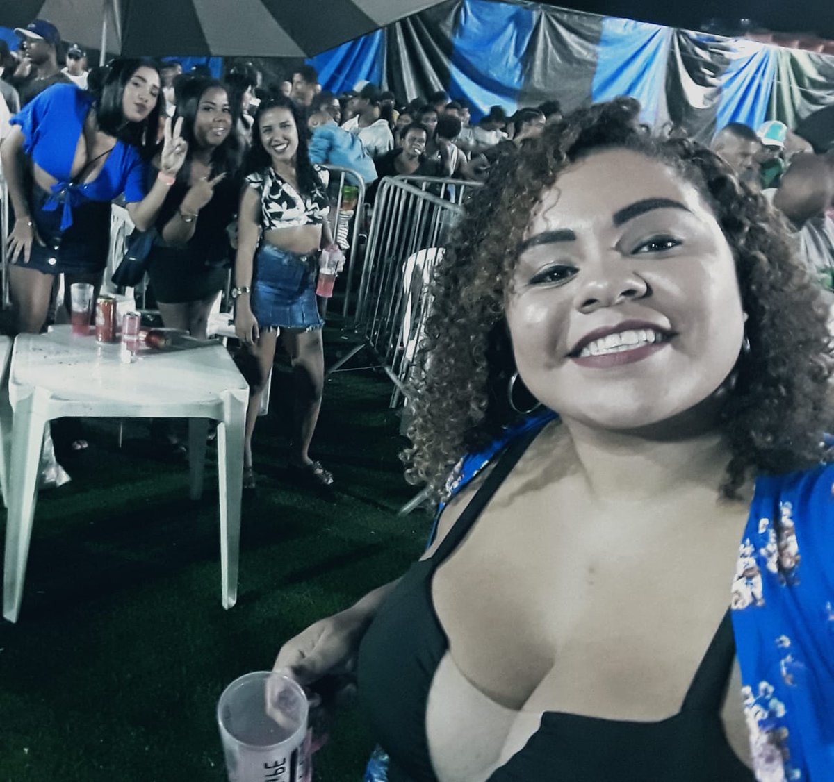MaedoDanillo's tweet photo. Tropa na Pista 💃🍺 #BailedoGordão https://t.co/Fu2RhwORaD