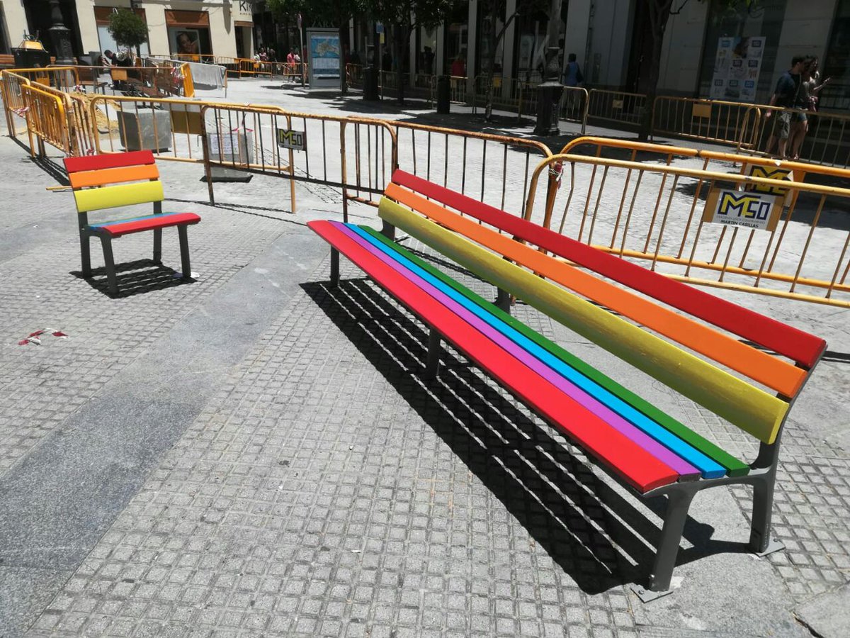 JM_Kichi's tweet photo. Así de bonitos están los bancos del Palillero. Así de bonita luce una ciudad inclusiva, una ciudad diversa y una ciudad libre para ser y sentir 😍 https://t.co/VVZPMuzvLG