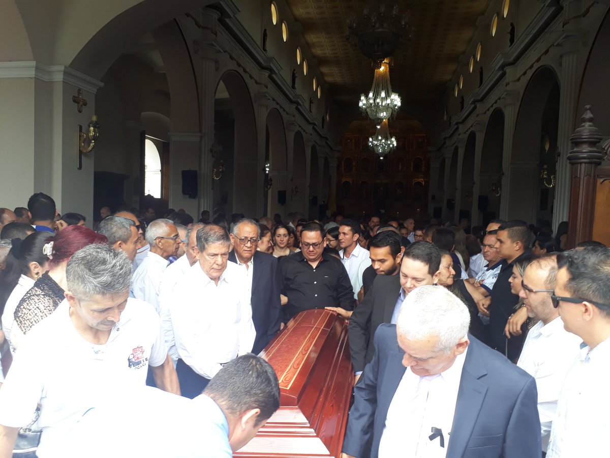 GeovannyT's tweet photo. Sentido adiós al ingeniero Luis Augusto Jácome -Jefe de planeación de la @ufpsocana - quién deja un rico legado académico y cultural en el alma máter. Nuestra solidaridad con su hijo @oswaldojacome https://t.co/lxLDBj3qVe