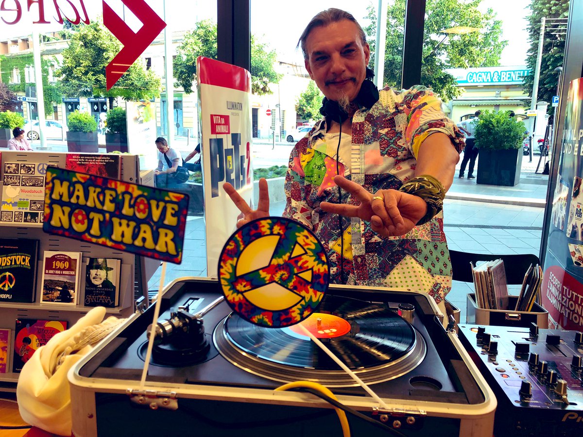 🎸⚫️ WOODSTOCK, 1969-2019 ⚫️🎸

DJ set 💯 % #vinile 🔘 a cura di #Vinylistic venerdi 7 Giugno 2019 @LaFeltrinelli di #Parma @ #LaGalleria