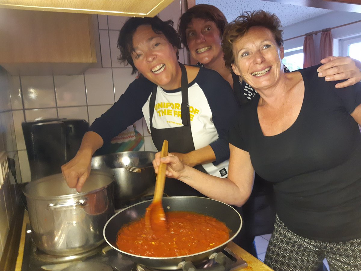 knienhuys's tweet photo. Het beste catering team van de #roparun!
#avlroparunners #antonirunners #team336 https://t.co/YjmFANbhsP