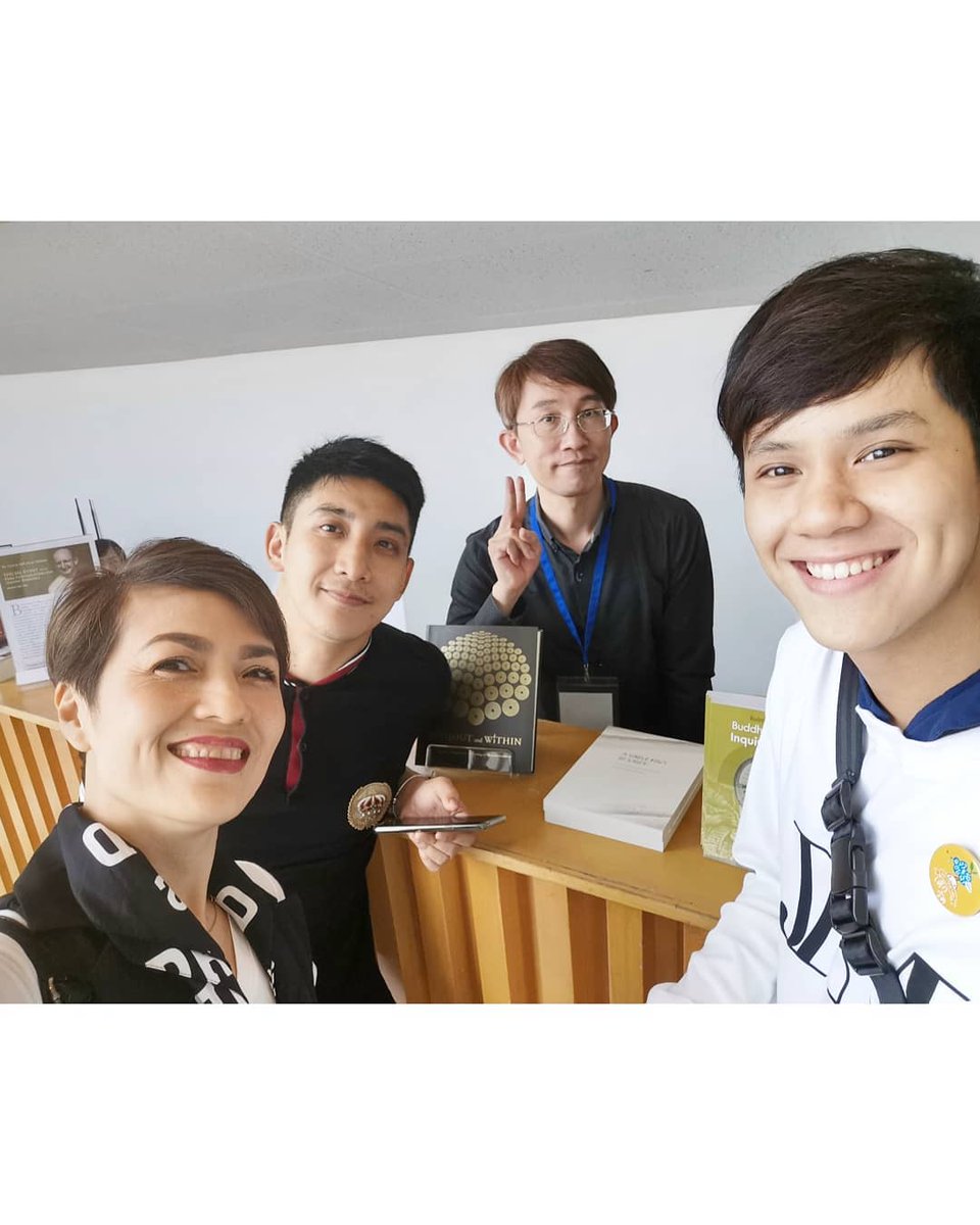 nanon_diary's tweet photo. [080619] – ningpoonsuk IG post
#tidtalk..ในงาน #งานวัดน้อยๆลอยฟ้า  แม่ก็จะค่อนข้างตื่นเต้นกับการที่ลูกชายสนใจอยากไปร่วมฟังกิจกรรมนี้ เป็นกิจกรรมที่จัดจัดที่หอศิลป์ ที่ลูกชายบอกว่า.."จริงๆแล้ว..ธรรมะไม่ใช่เรื่องไกลตัว"
…

#mynameisnanon #nanon_korapat
#คุณเอ็นของNNN https://t.co/1nIDepb15k