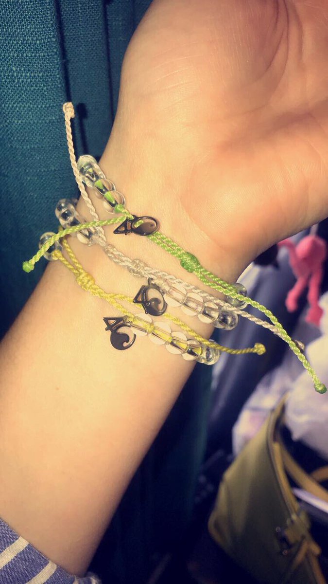 bee_wwe's tweet photo. #WorldOceanDay @4oceanBracelets #4TheWave To quote an amazing Bahama mama, “we may not see the ocean regularly, but we affect it everyday.” I got my first 4ocean bracelet June 1st, 2018 and I’ve gotten 4 more since. Help the ocean anyway you can! https://t.co/y7asg4k9ui