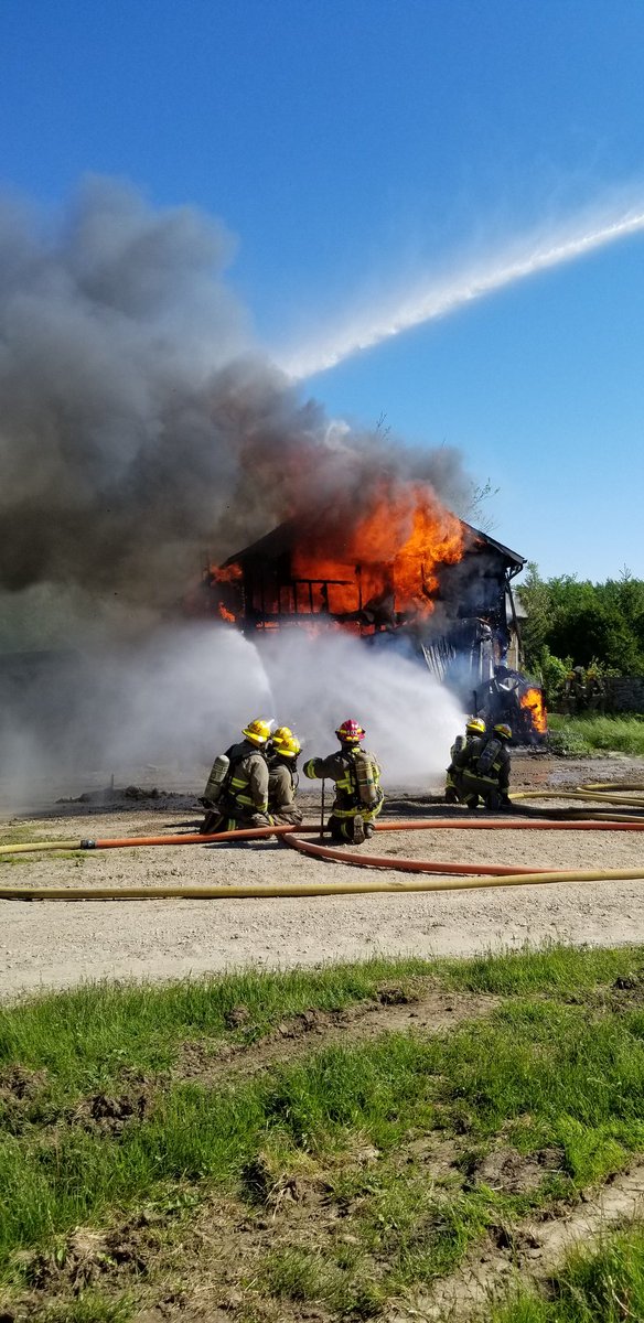 santigingerich's tweet image. Beautiful day for live fire training.  New aerial for @wellesley_ca being put thro its moves.
