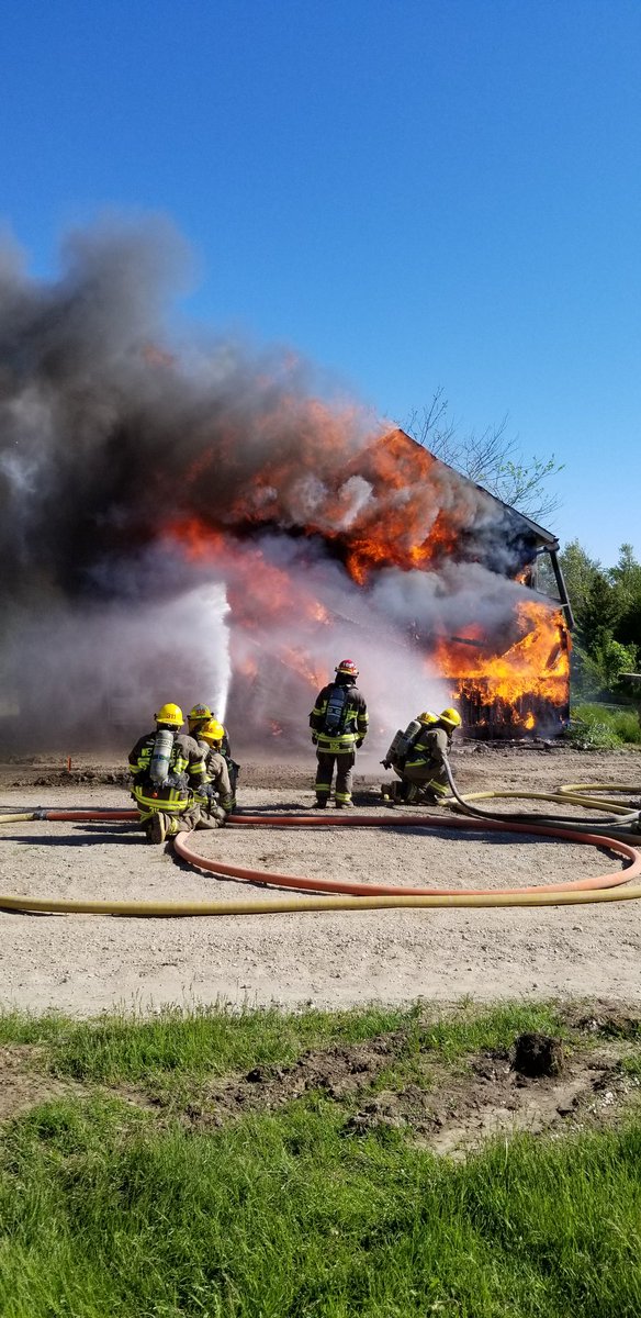 santigingerich's tweet image. Beautiful day for live fire training.  New aerial for @wellesley_ca being put thro its moves.