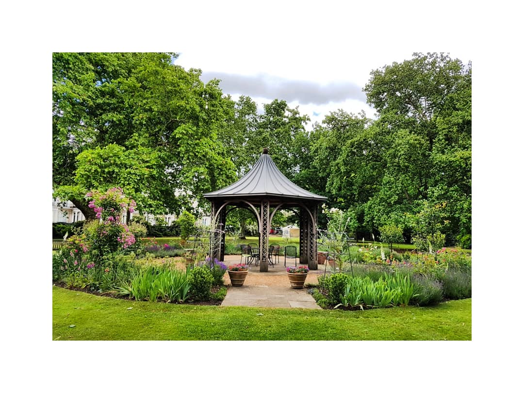 amesbelgravia's tweet photo. @rcgardenw11 stunning for @LDNGardensTrust @OpenSquares. Anyone for #CroquetandCocktails? Delighted also to meet Cllr Julie Mills and Mark Laine judging #BrighterKensingtonandChelsea and Kitty Lloyd. Good luck! #opengardens #OGSW2019 #London #OGSW19 #greenspaces https://t.co/3JLmZDWuJ7