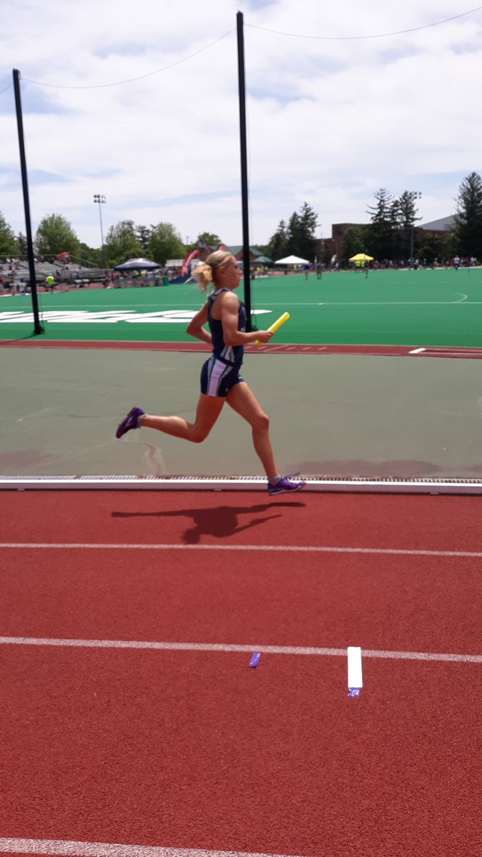MilfordTandF's tweet photo. Victoria Heiligenthal runs a 2:13.6 lead leg in the 3200 Relay to help #TeamMichigan place 2nd in the event at the Midwest Meet of Champions. #MittenPride #4xGreat https://t.co/FDiOvbbXhA
