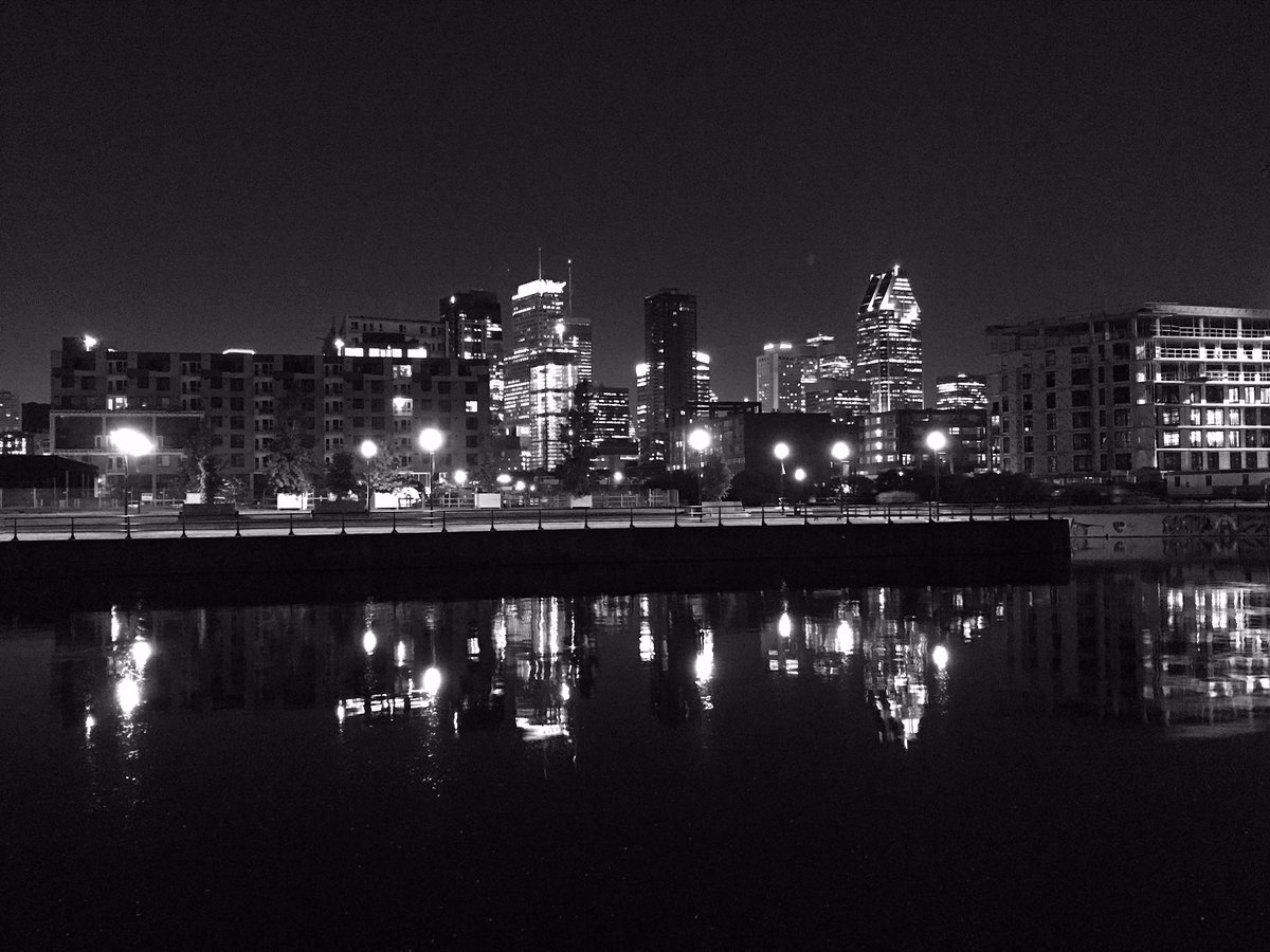 #canada Avec le retour des belles journées, c’est l’occasion de redécouvrir Montréal ! Le long du canal de Lachine à l’île Jean Drapeau... 👍 #quebec #Montreal #montrealbynight <a href="/TourismeQuebec/">Bonjour Québec</a>