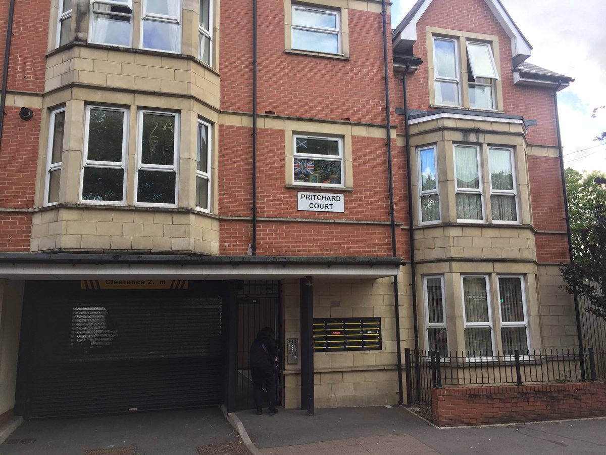 swp81's tweet photo. If I ever make a tv show to rival Judge Rinder, the opening titles will be filmed here #judgetinder #givemeasecondseriesyoushit https://t.co/jkI3A8Bn29