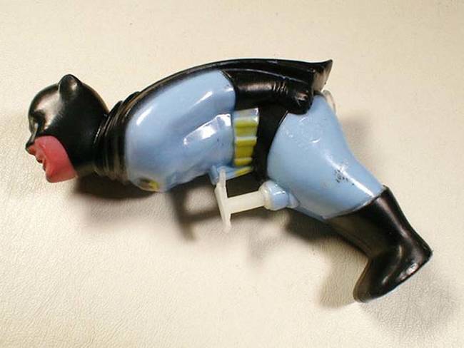 MarkHamill's tweet photo. What child wouldn't be thrilled to receive one of these delightful toys?
1-Cuddly Alligator-Victim Plush Toy
2-Psychoanalyst Sigmund Freud Hand Puppet
3-Batman Squirt-Gun w/ Awkward Trigger Placement
4-Demonic Red Devil Rubber Duckie
#WhatWereTheyThinking? #PeculiarPlaythings https://t.co/WqCdqtT7Cz