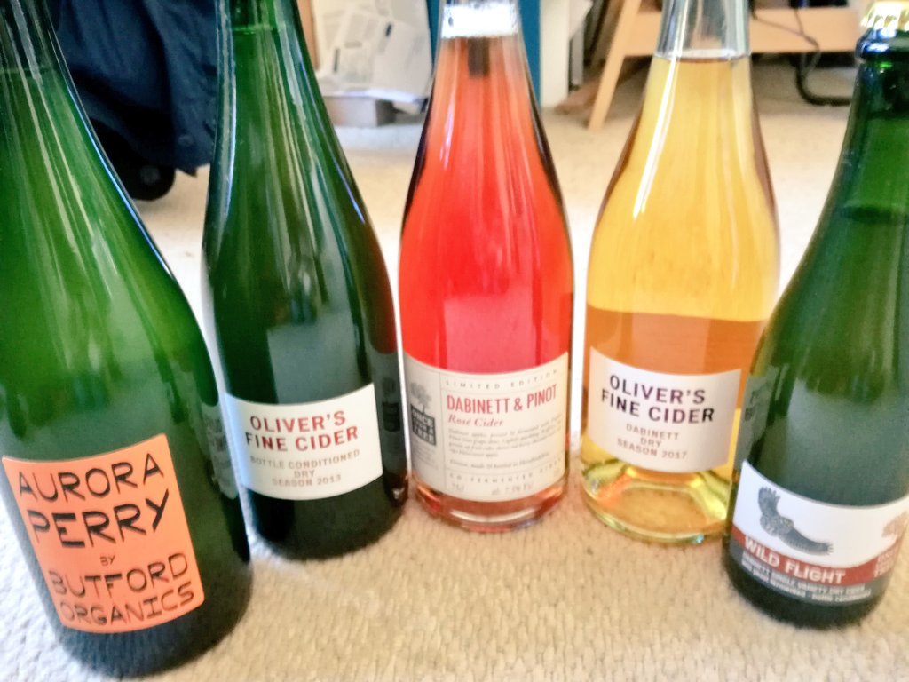 Yet another great @cidersalonbrist. Good to taste new range from @MillsBrewing @oliverscider @LittlePomona @ButfordCider & make new favourites @EdenCiders @onceuponatree @wildingcider @torcider @pulptcider. May have bought home a few presents for myself from @FineCider.... 🍏🍎