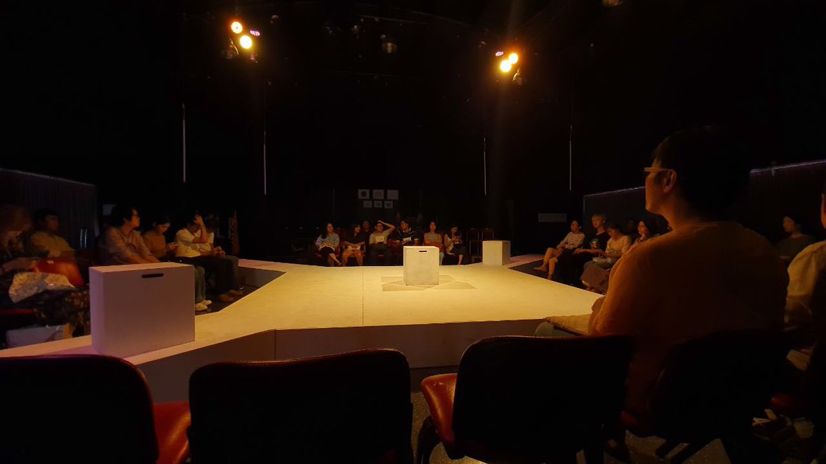 bbbh8am's tweet photo. วันนี้ไปดู #TranSIAM รู้สึกชอบมาก งานโปรดักชั่นไม่ใหญ่แต่คุณภาพแน่นมาก ทั้งทีมงานเบื้องหน้าเบื้อหลัง ขอชื่นชม ตอนดูไปก็นึกถึงกลิ่นอายของหนังเรื่องไม่ได้ขอให้มารัก แต่จำไม่ได้ว่าใครกำกับ พอกลับมาเสิร์ชดู อ๋อพี่กอล์ฟนี่เอง 55555555555 อยากย้อนกลับไปดูอีกรอบ https://t.co/dBriDAts93