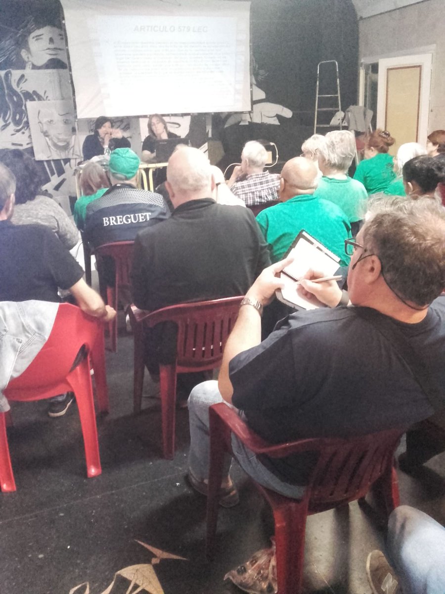 En el #TallerdeFondosBuitre las comPAHs se empoderan con las herramientas colectivas.
Que se prePAHren los usureros