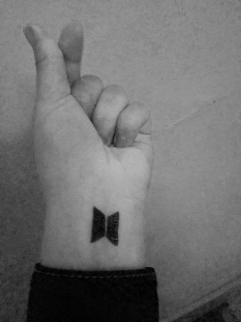 MariemTriki6's tweet photo. Fake tattoo for @BTS_twt
💜💜 Logo BTS 💜💜
Jkjknkkkmjjmnjmnj
#army_for_ever
#ARMY https://t.co/8Qat5ALpyF