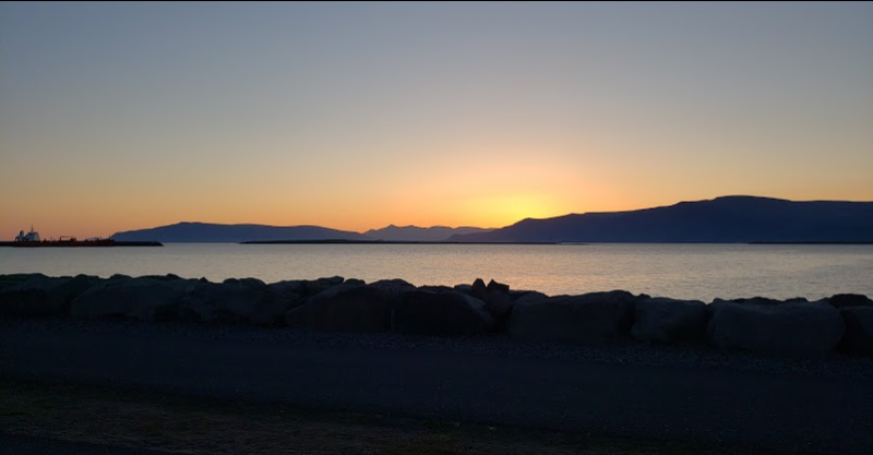 hughmann2's tweet photo. "Through the #eyes of a #friend"  #Iceland  #sunset  #sunrise  taken at 11pm and 3am respectively https://t.co/H1S5aM62E4