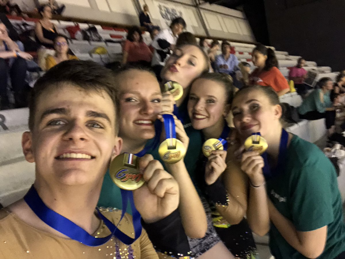 alxcpn3's tweet photo. 3eme du championnat de France de gymnastique rythmique 😭🤩💚💚 https://t.co/mv9PyZ8ewe
