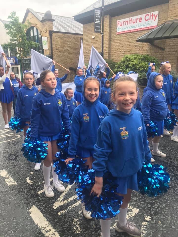 TheFaxettes's tweet photo. WELL DONE to all 65 dancers who attended the Halifax gala parade today, despite the rainy, wet weather you guys came with smiles,energy and team spirit which we’ve had so many nice comments about how professional you all acted with the miserable weather conditions❤️ @HalifaxGala https://t.co/saskUZ3yZ8