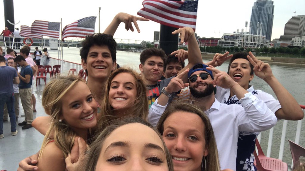 catttmc's tweet photo. happy bday @bradybarker_ 😆 can’t wait for UK!! hope it’s a good one 💙 https://t.co/6oXOVmdUin