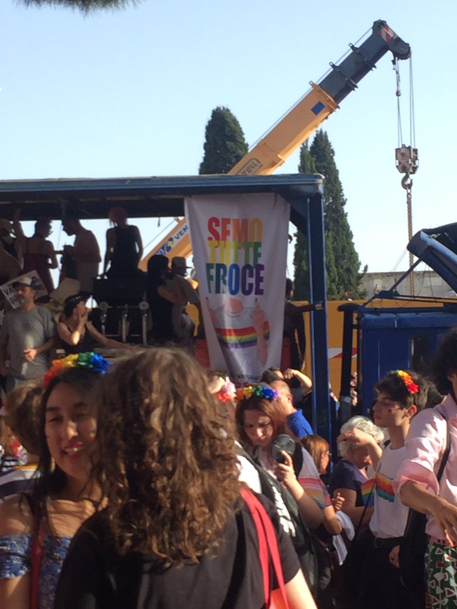 oggi roma era un po’ più bella
#RomaPride #Pride