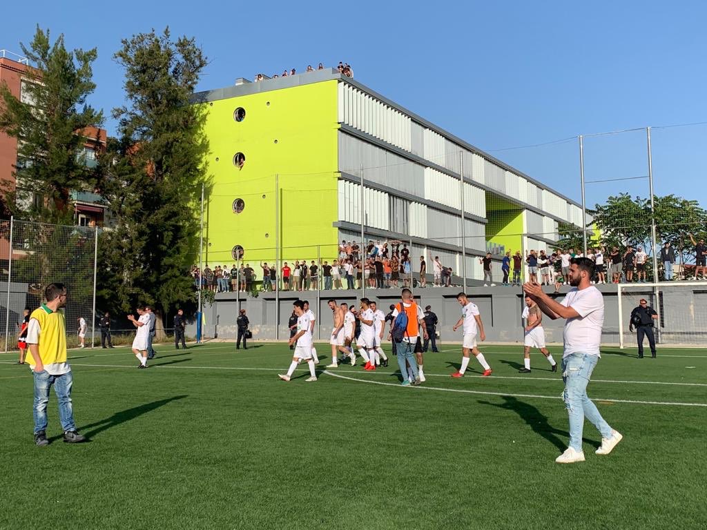 Una vez finalizado el encuentro por los incidentes, y a pesar de jugarse a puerta cerrada, la afición del <a href="/atleticoiberia/">Club Atletico Iberia</a> ovaciona a sus jugadores. 

#IberiaCanbu #PromociónAscenso