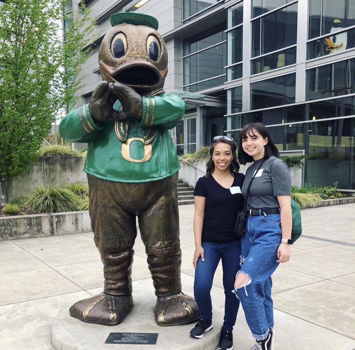 lissac73's tweet photo. Happy 18th Birthday @eelarujj. High school graduation last night, turning 18 today and you are headed to @uoregon in the fall, making your #gingermom proud of you! You are a bright, beautiful young lady who is about to take on the world, make it yours! https://t.co/RI6cmkd4ZR