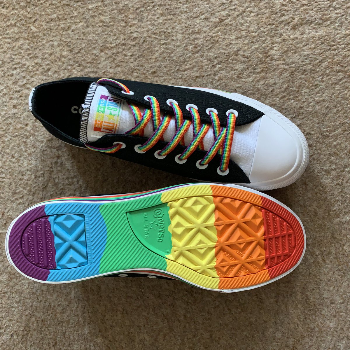 Earper_Jacks's tweet photo. My wife asked me if her new shoes would make her look gay 🤔🏳️‍🌈 #Pride2019 https://t.co/tp5ubxnBP2