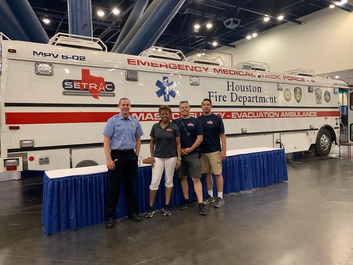 SETRAC_TX's tweet photo. We're also hanging out at #WeatherReadyHTX with @HoustonFire and the AMBUS! https://t.co/rxuhlyu5VM