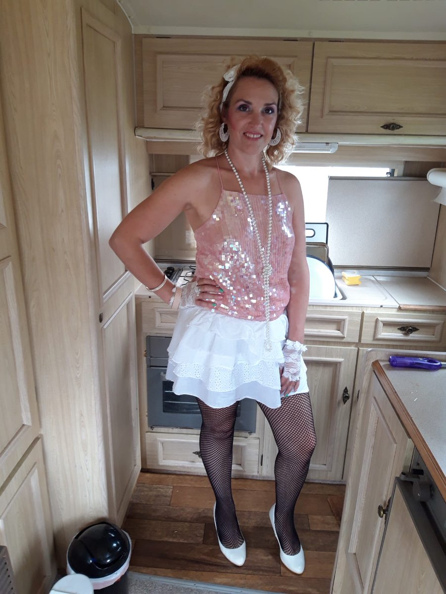 therhysstewart's tweet photo. Ready to go out #80s #operationcaravan2 https://t.co/zmf4uXu5ur