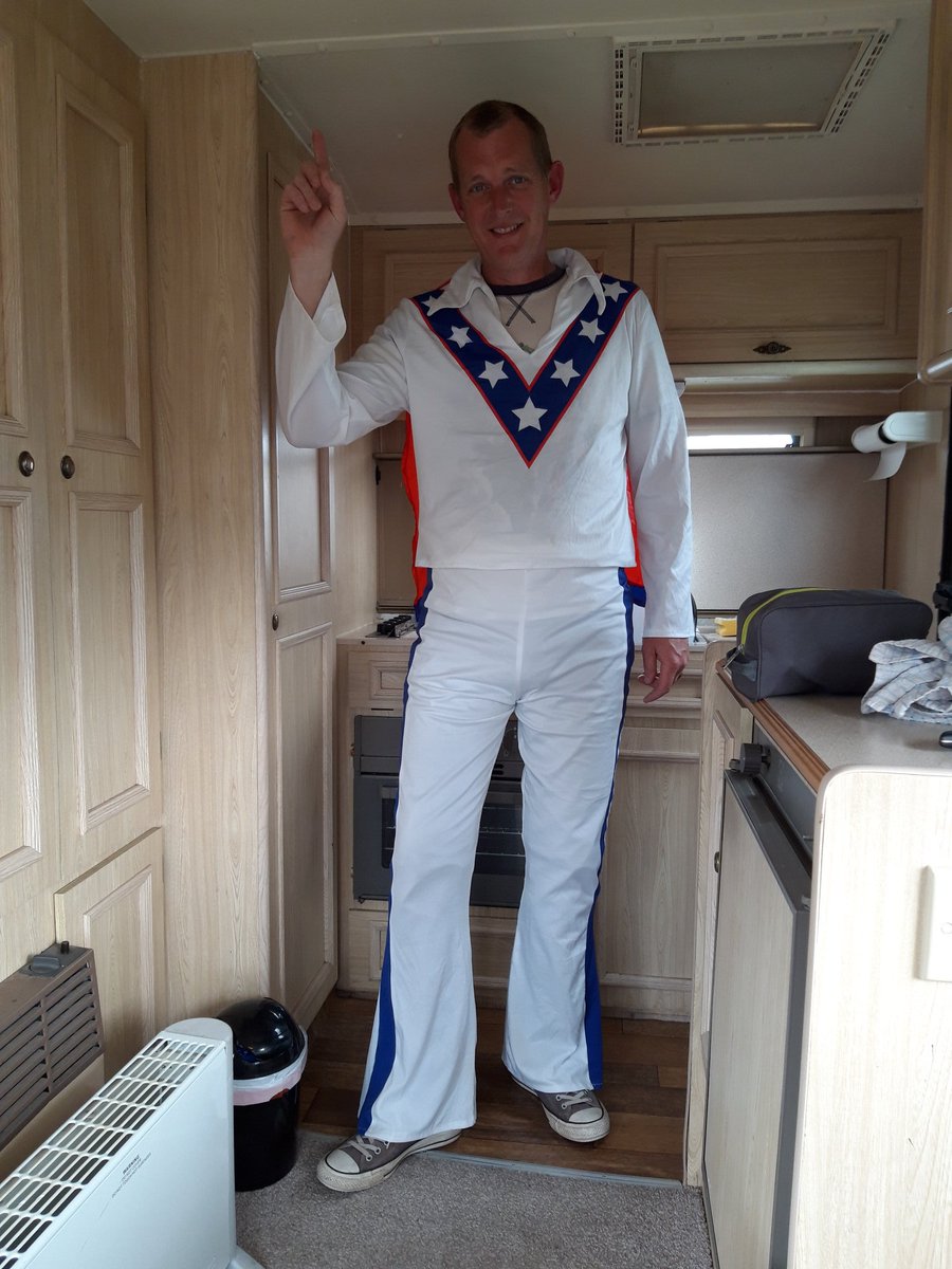 therhysstewart's tweet photo. Ready to go out #80s #operationcaravan2 https://t.co/zmf4uXu5ur