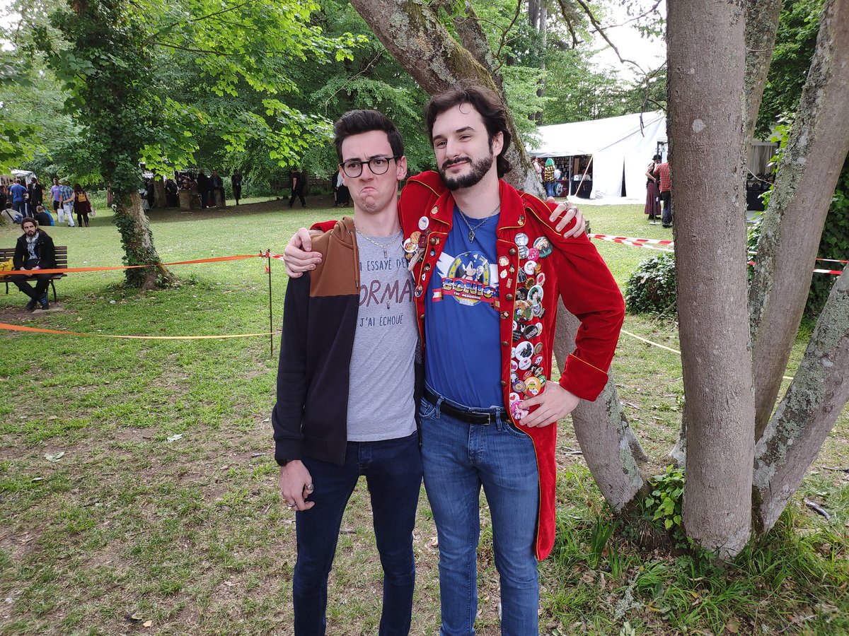 Luckxy7's tweet photo. #GeekFaeriesIRL
Rencontrer @RoiLennon , meilleur moment de ma vie, même si on a créé une discord de 30 minutes... 😅😅 https://t.co/jdOSbs8b7U
