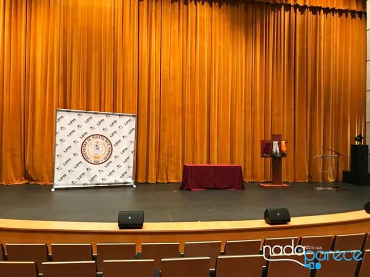 NEP_Oficial's tweet photo. 🎓 #UPRHGrad19 | Todo listo para la ceremonia de entrega de medallas de distinciones en el Centro de Bellas Artes de Humacao. 🎖
#NEP #UPRH #SiempreBúhos
Fotografías por: Pablo Nieves | Edición por: Nicole Álvarez https://t.co/ng4rRHylr9